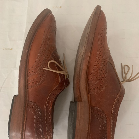 Allen Edmonds Men’s oxfords fits size 9 - Picture 2 of 4